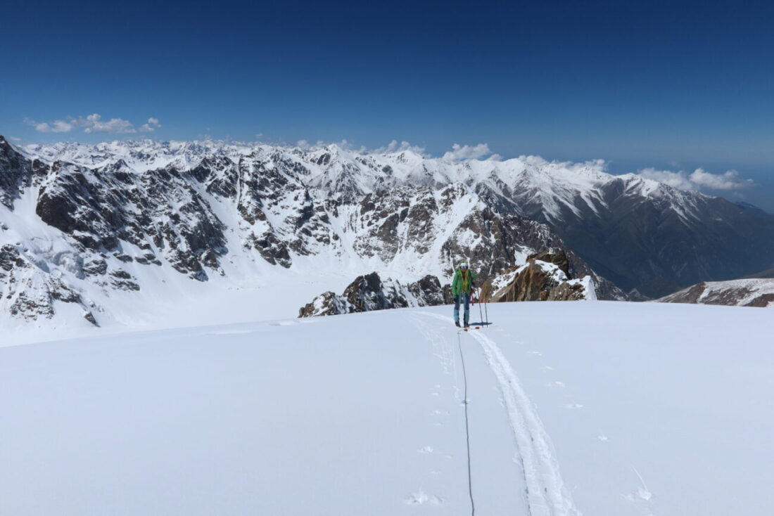 Viaggio Kirghizistan ski tour sci alpinismo travel Adventours adventure Tien Shan Suek